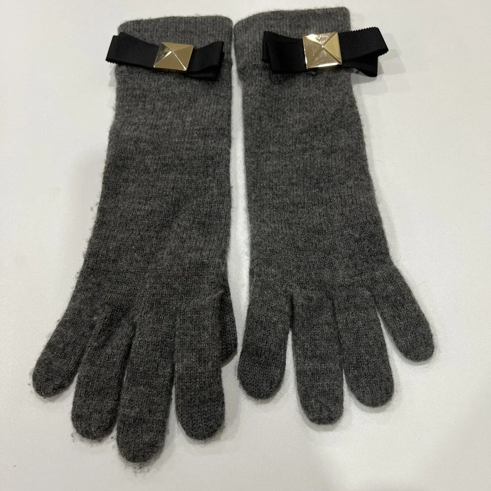 Kate Spade Gray Tech Friendly Bow Knit Long Gloves PSRU1308 Different Size?